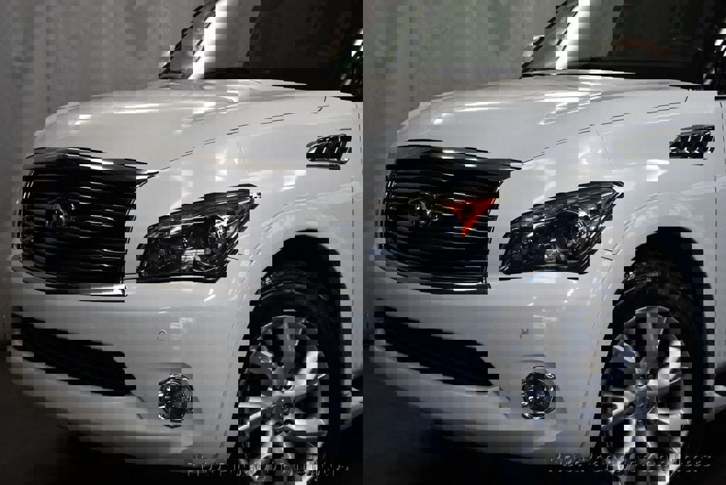 Used 2011 INFINITI QX56 4WD w/ Theater Pkg image 2