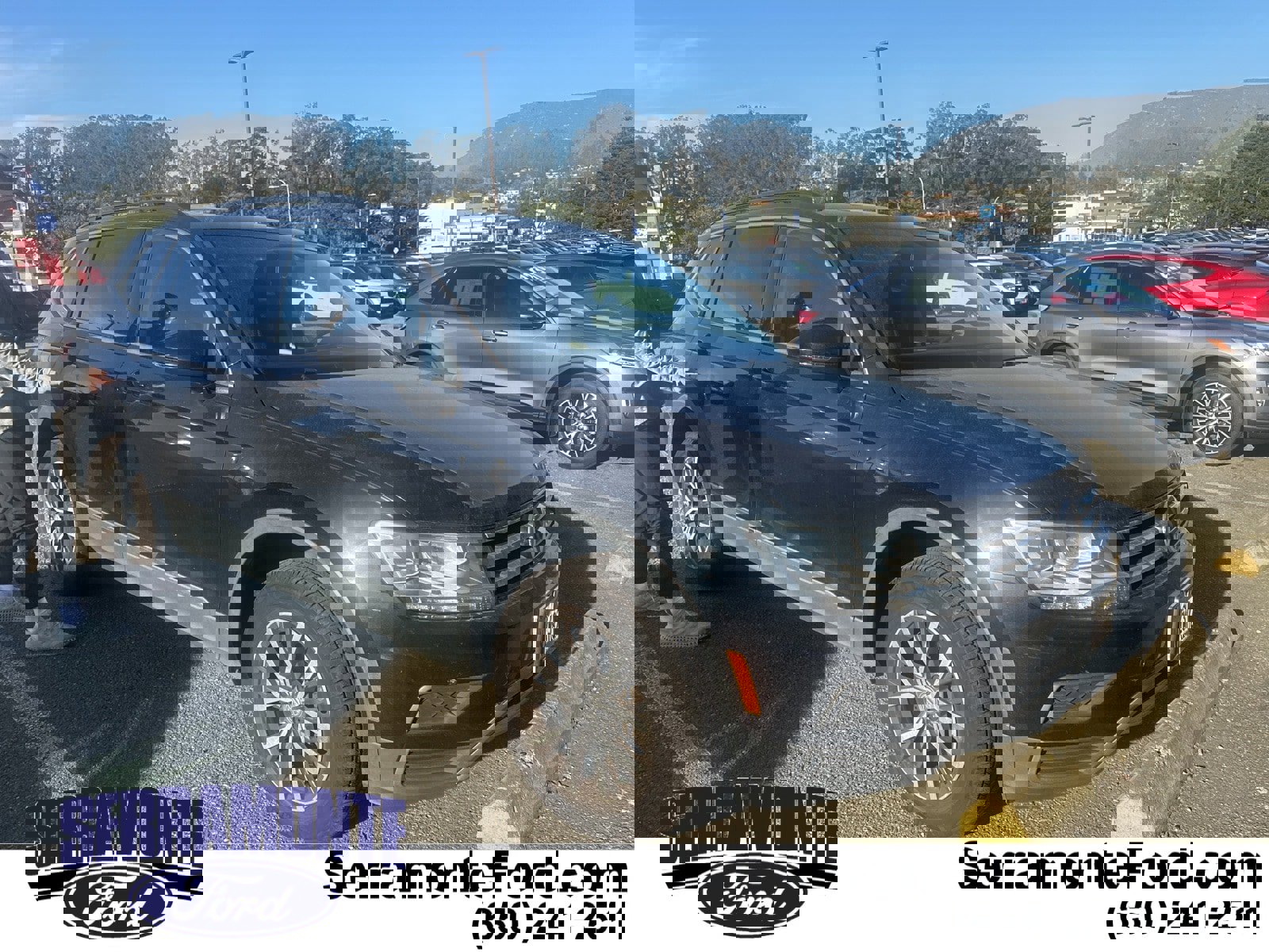 Used 2020 Volkswagen Tiguan SE w/ Panoramic Sunroof Package image 1