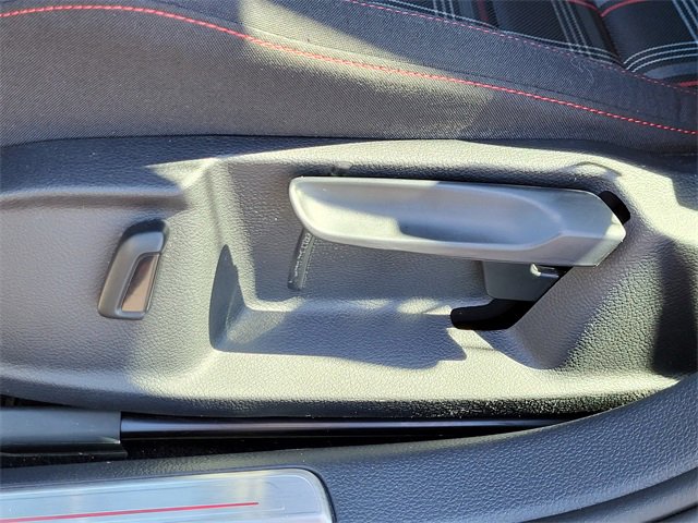 Used 2017 Volkswagen Golf S image 12
