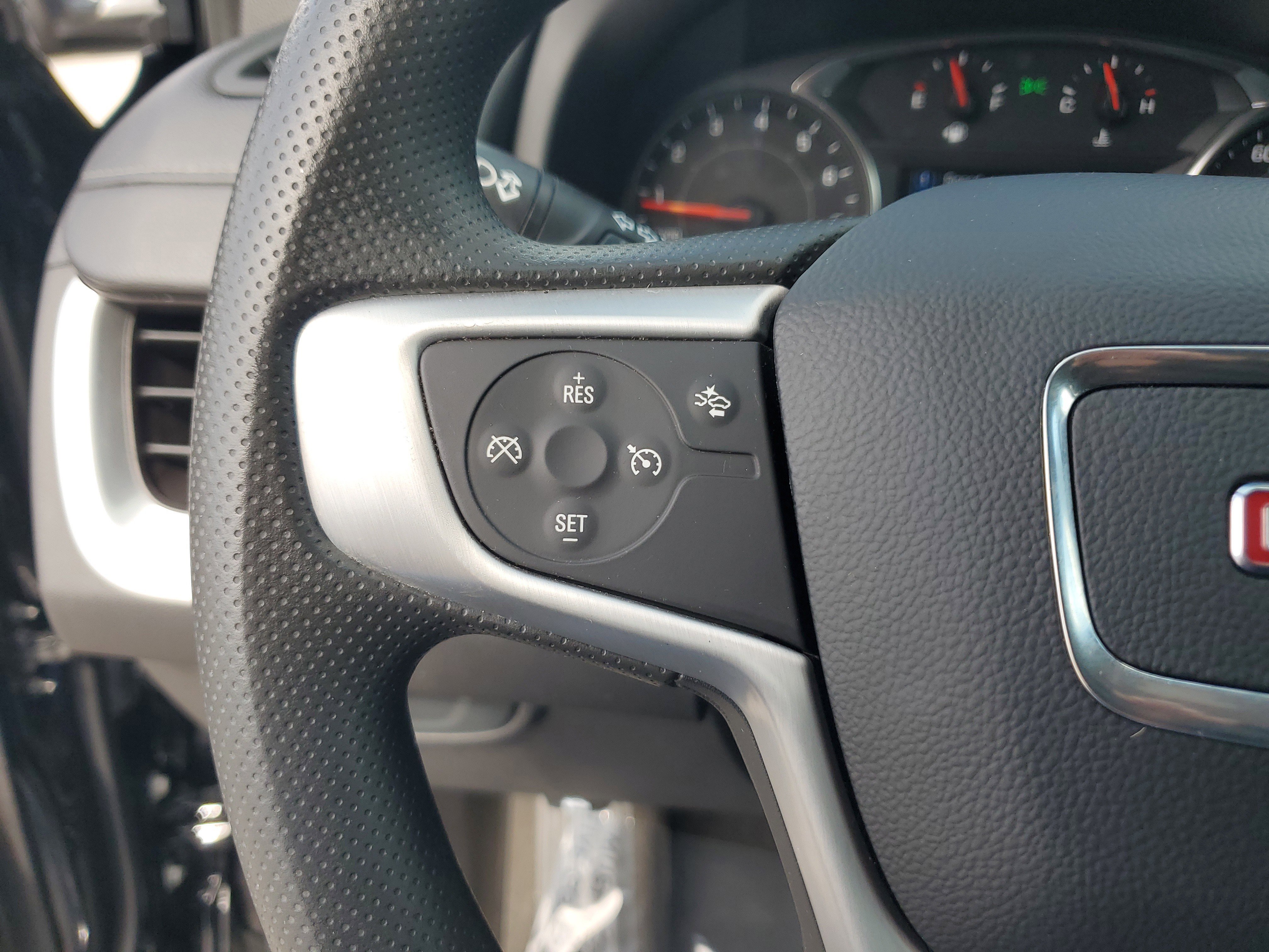 Used 2024 GMC Terrain SLE FWD image 25