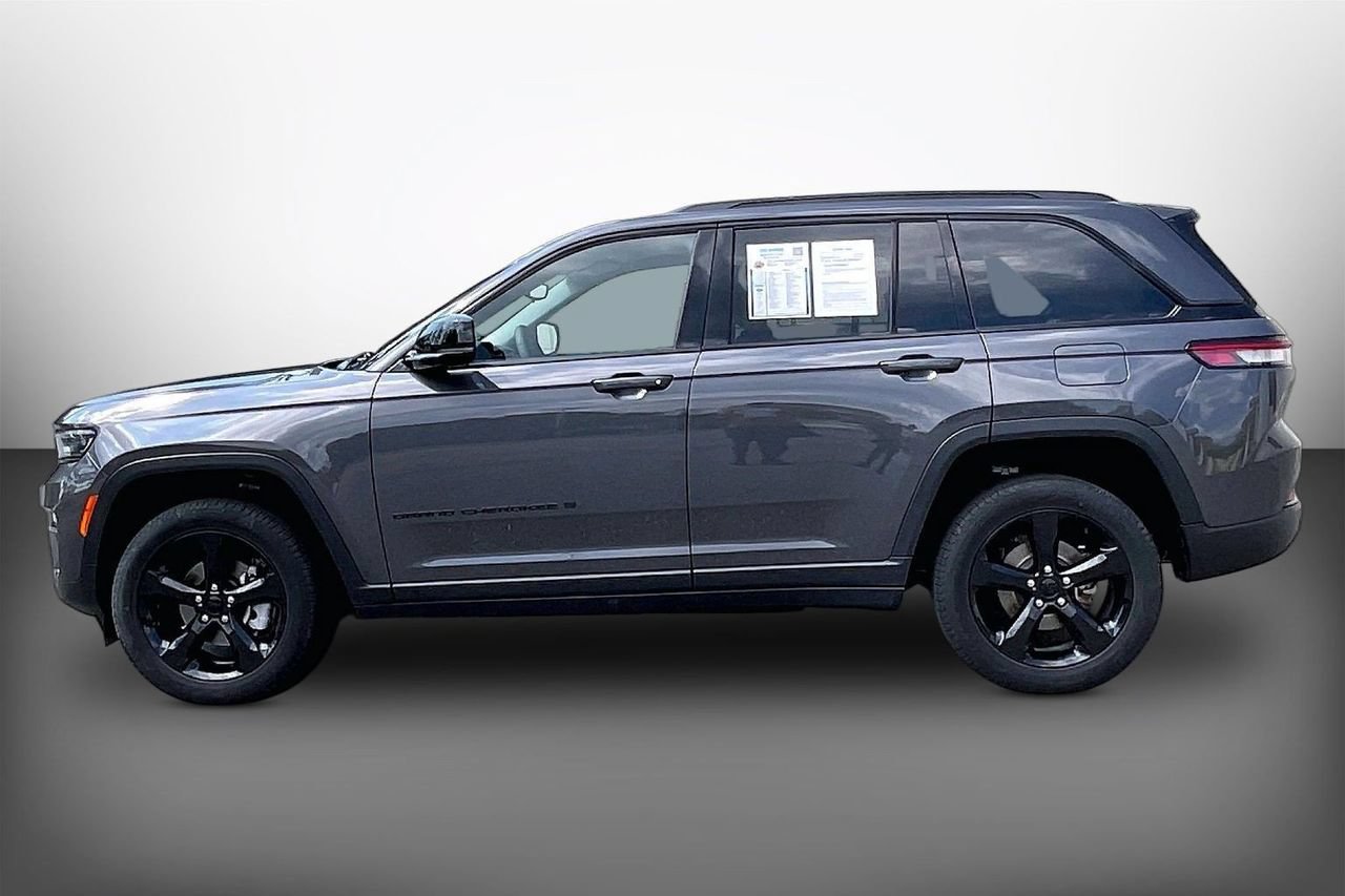 Certified 2023 Jeep Grand Cherokee Limited w/ Black Appearance Package AWD/4WD image 5