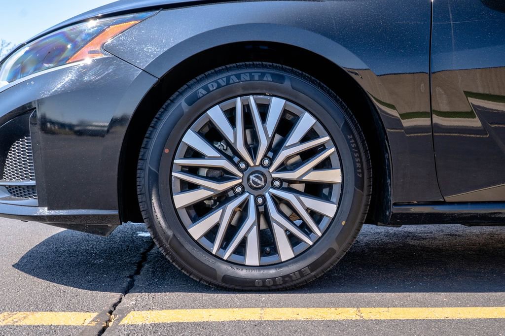 Used 2024 Nissan Altima 2.5 SV FWD image 10