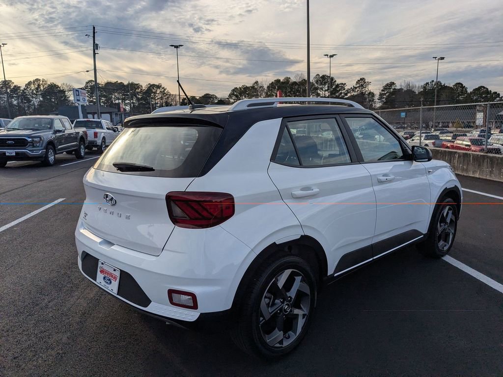 Used 2025 Hyundai Venue Limited image 6