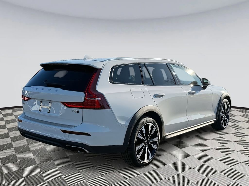 Used 2021 Volvo V60 T5 Cross Country video 2
