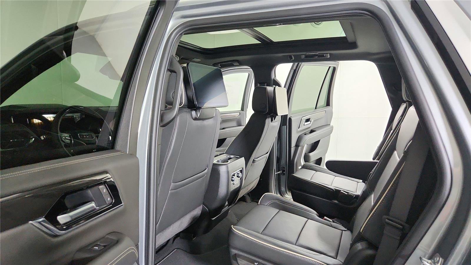 New 2026 GMC Yukon Elevation w/ Elevation Premium Package AWD/4WD image 20