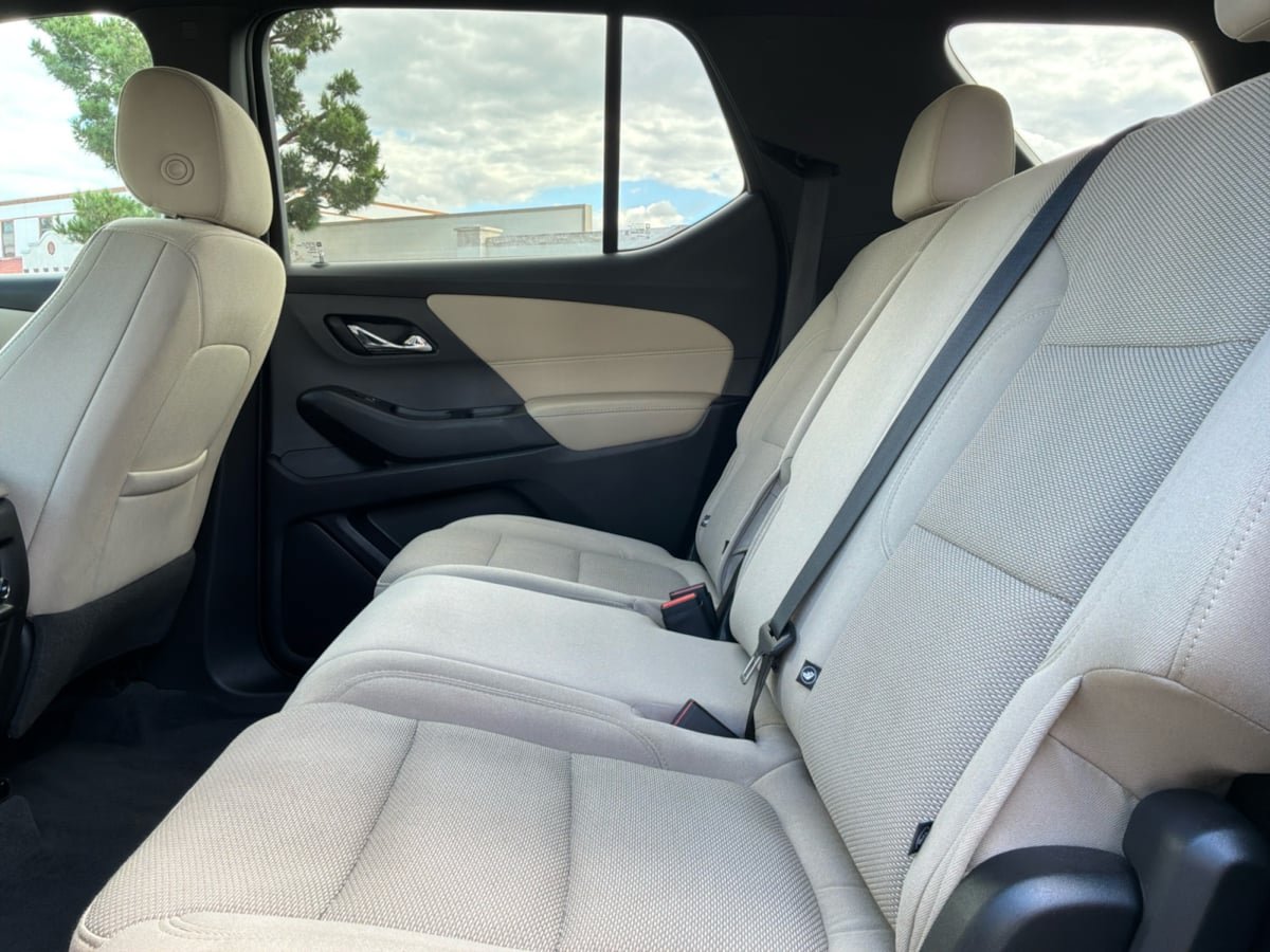 Used 2023 Chevrolet Traverse LS FWD image 19