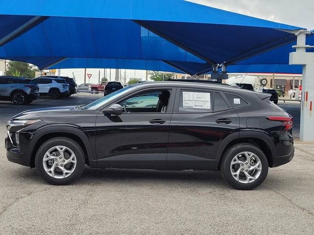 New 2026 Chevrolet Trax LS image 2