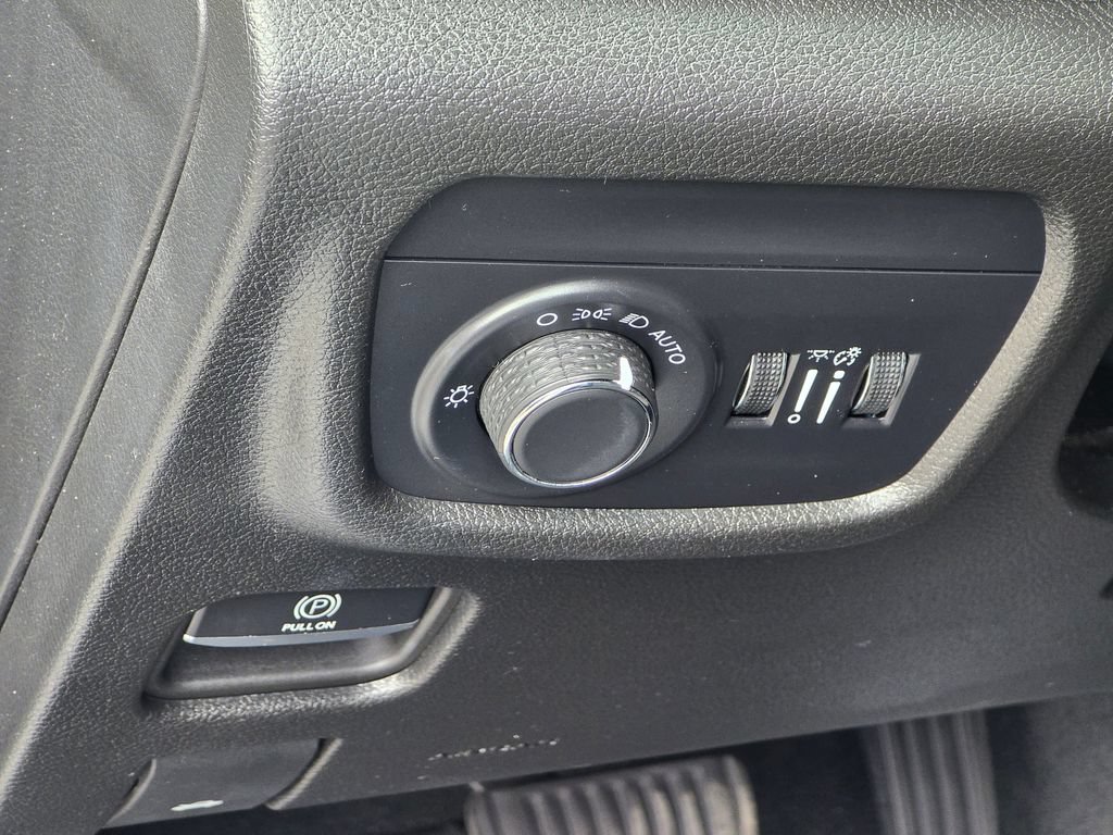 Used 2024 Jeep Grand Cherokee Altitude AWD/4WD image 35