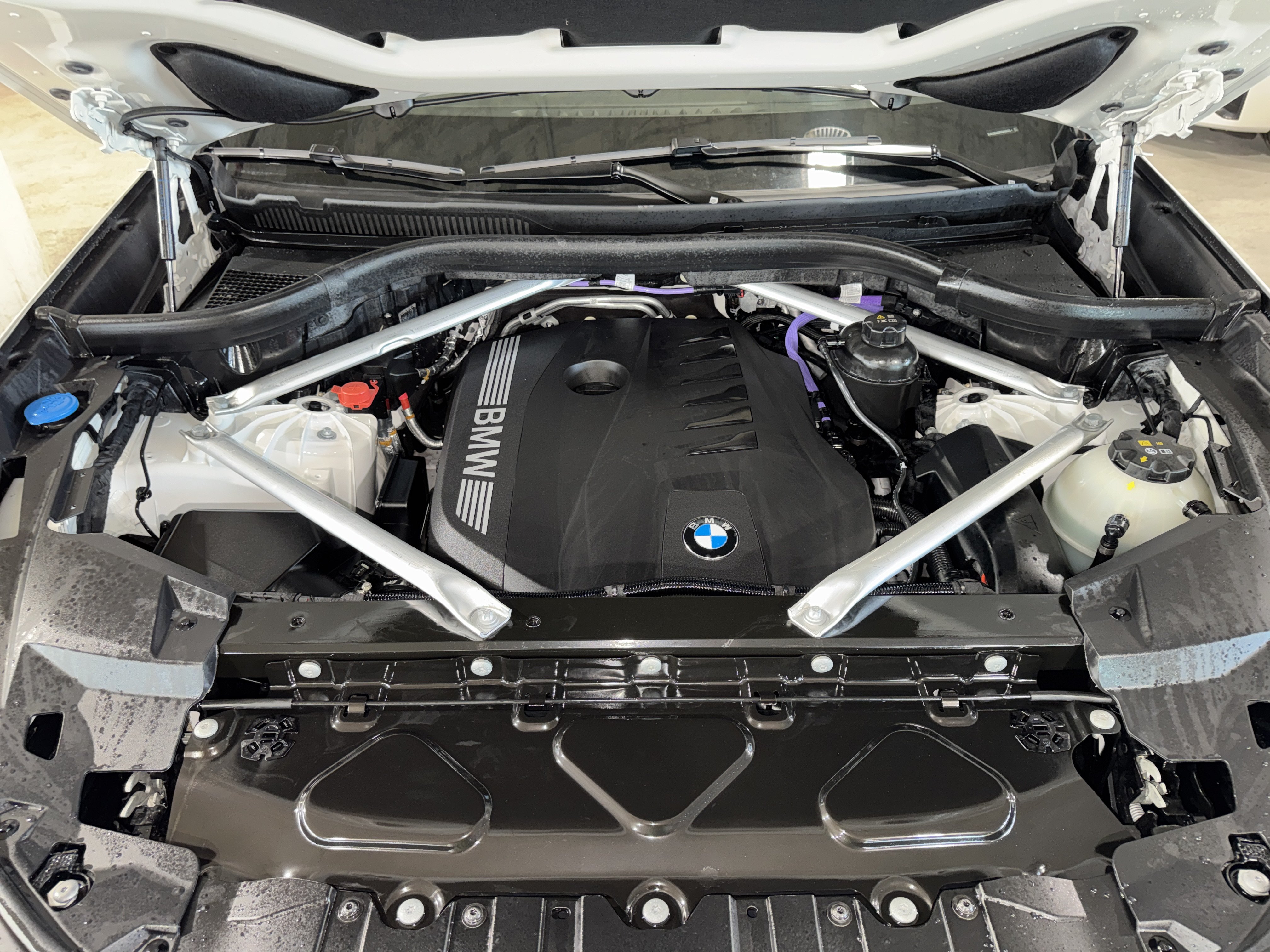 Used 2024 BMW X5 sDrive40i w/ M Sport Package RWD image 32
