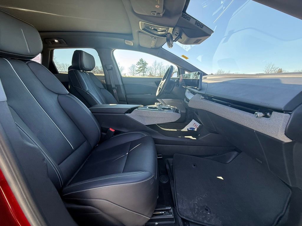 Certified 2025 Cadillac Optiq Sport 2 w/ LPO, Floor Liner Package image 32