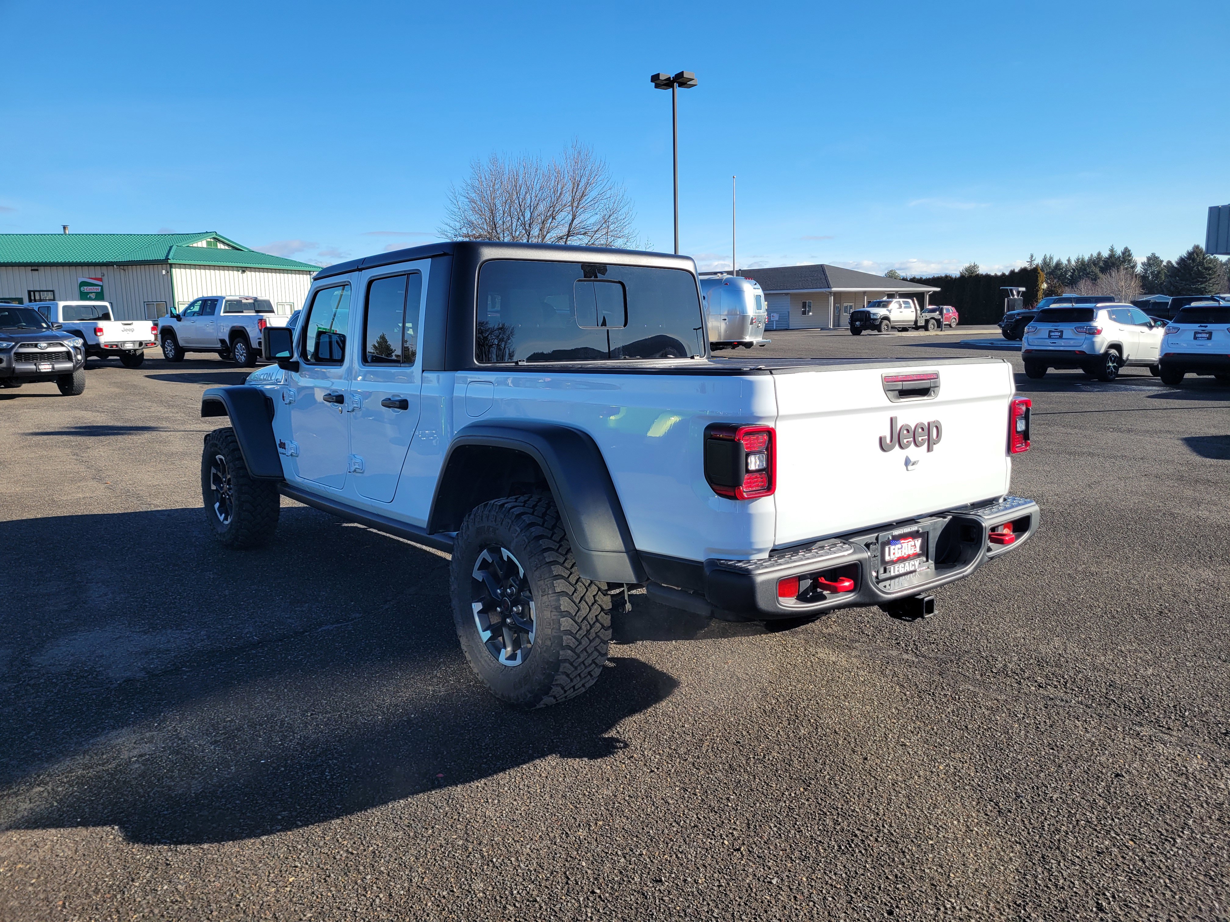 Used 2024 Jeep Gladiator Rubicon w/ Convenience Group image 11