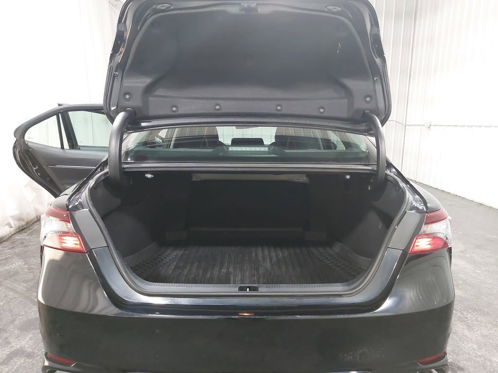 Used 2022 Toyota Camry SE image 12