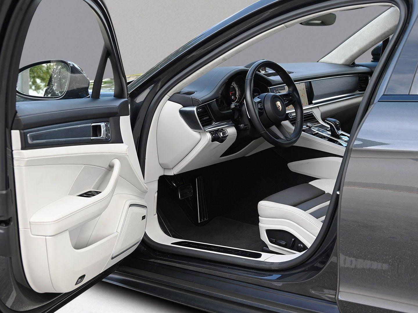 Used 2023 Porsche Panamera GTS image 43