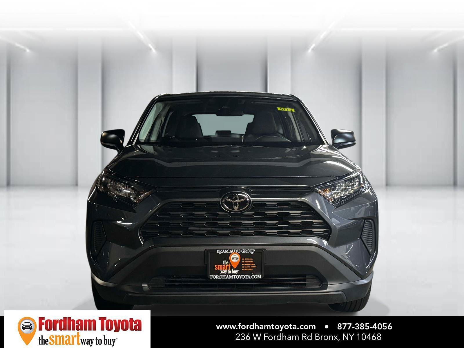 Used 2022 Toyota RAV4 LE AWD/4WD image 2
