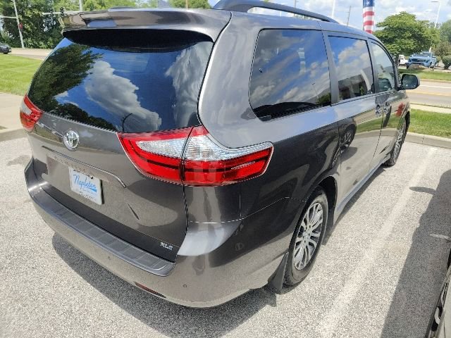 Used 2019 Toyota Sienna XLE w/ XLE Navigation Package FWD image 12
