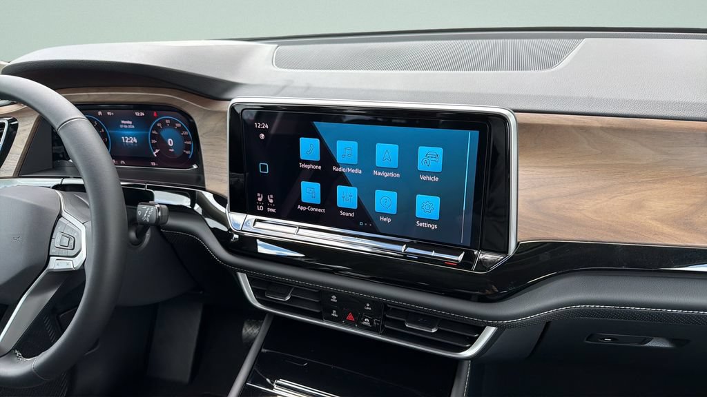 New 2026 Volkswagen Atlas SE FWD image 18
