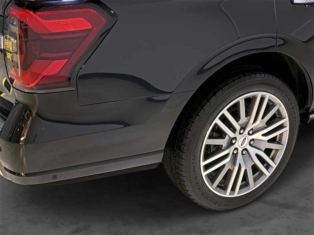 Used 2022 Ford Expedition Platinum image 12