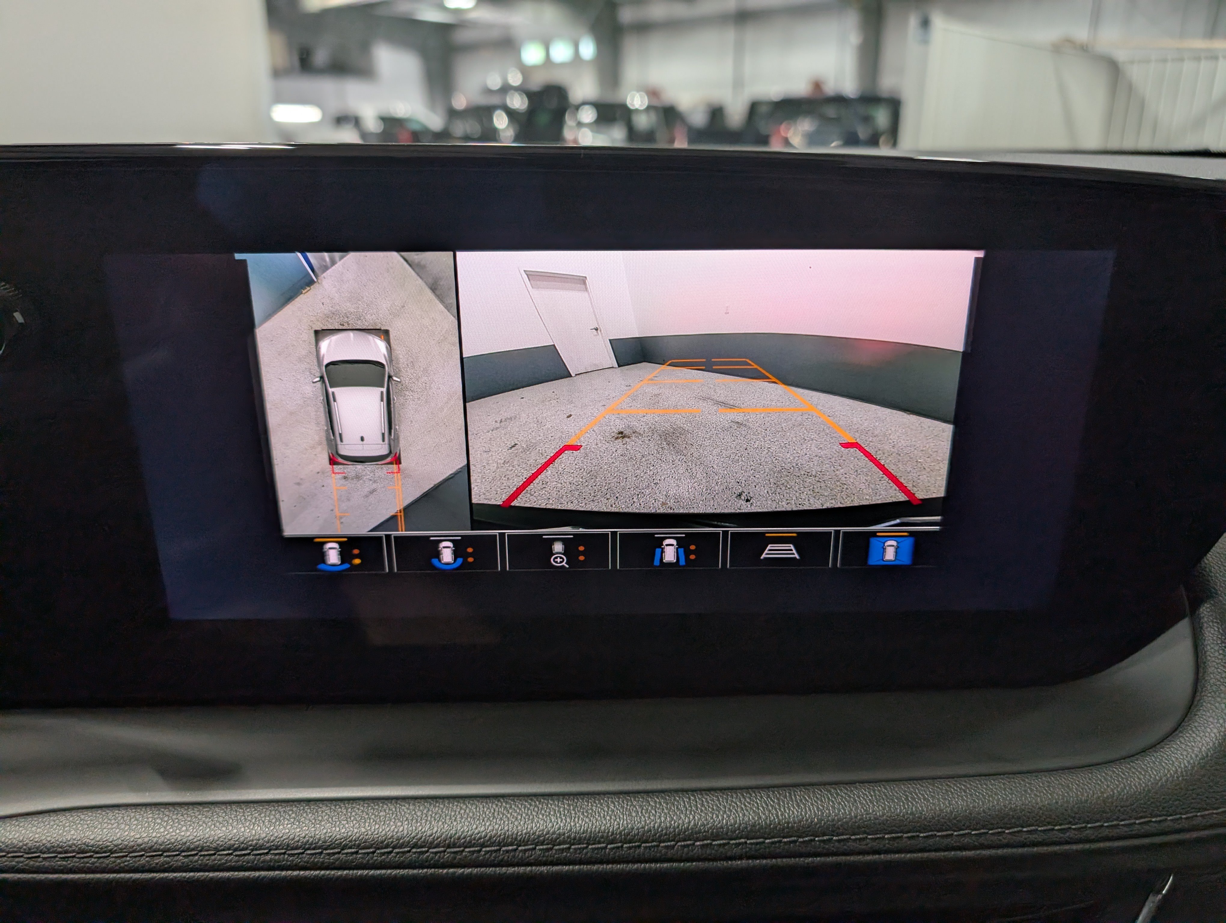 Used 2025 Buick Encore GX Avenir w/ Avenir Technology Package AWD/4WD image 25
