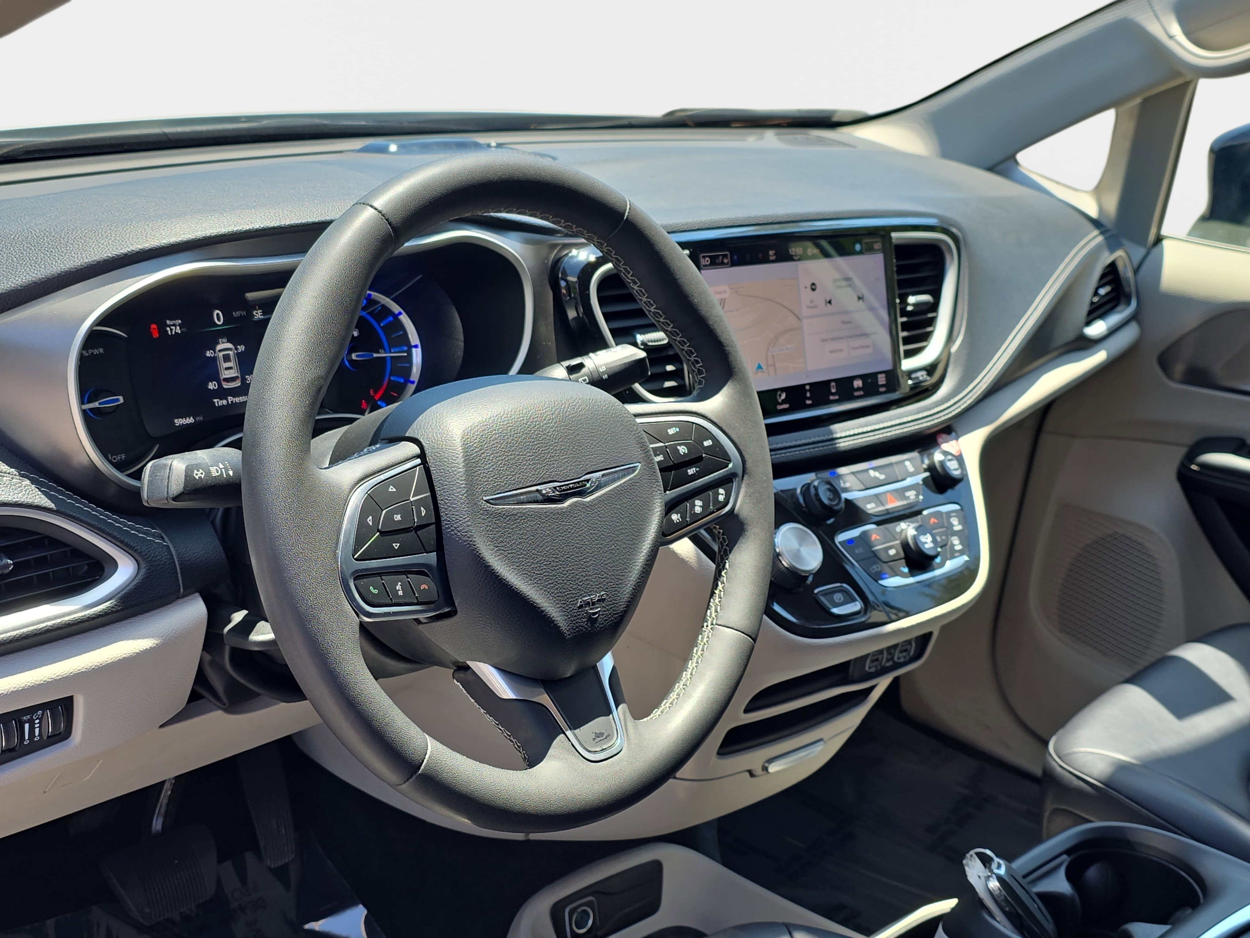 Used 2024 Chrysler Pacifica Limited FWD image 14