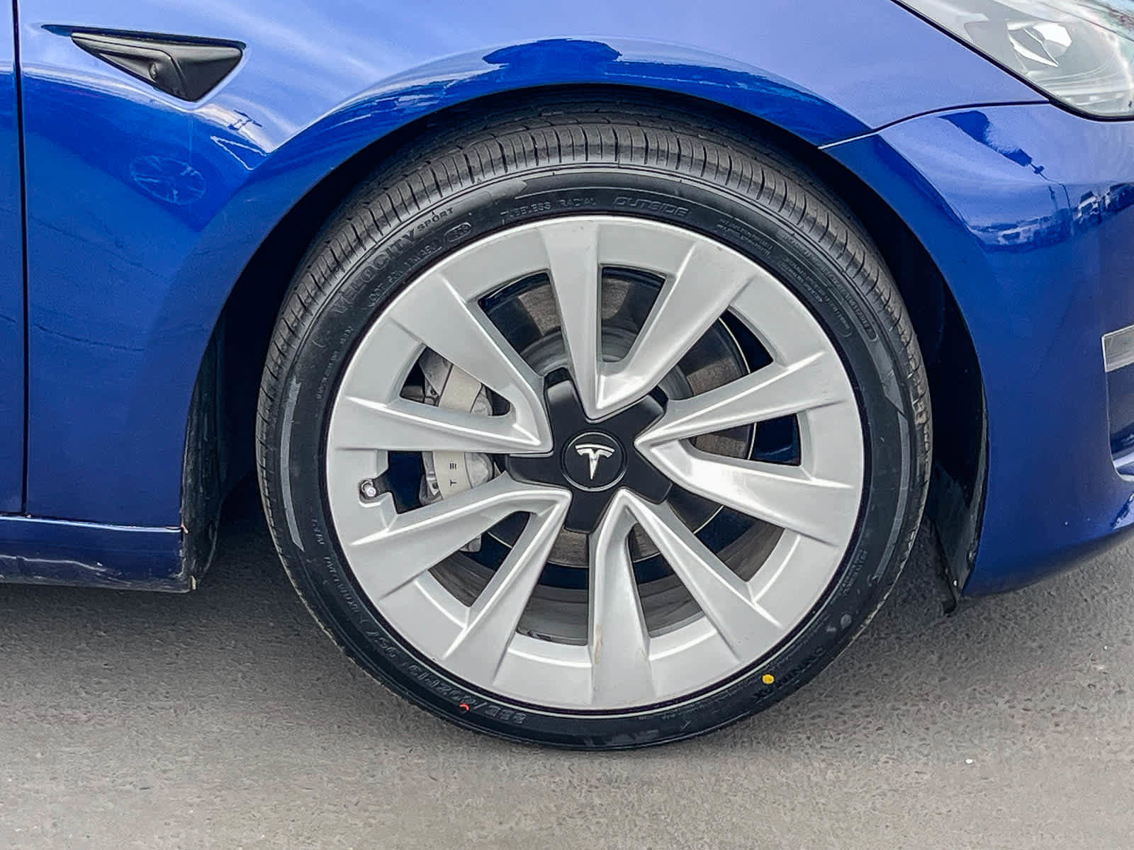 Used 2023 Tesla Model 3 Standard Range image 9