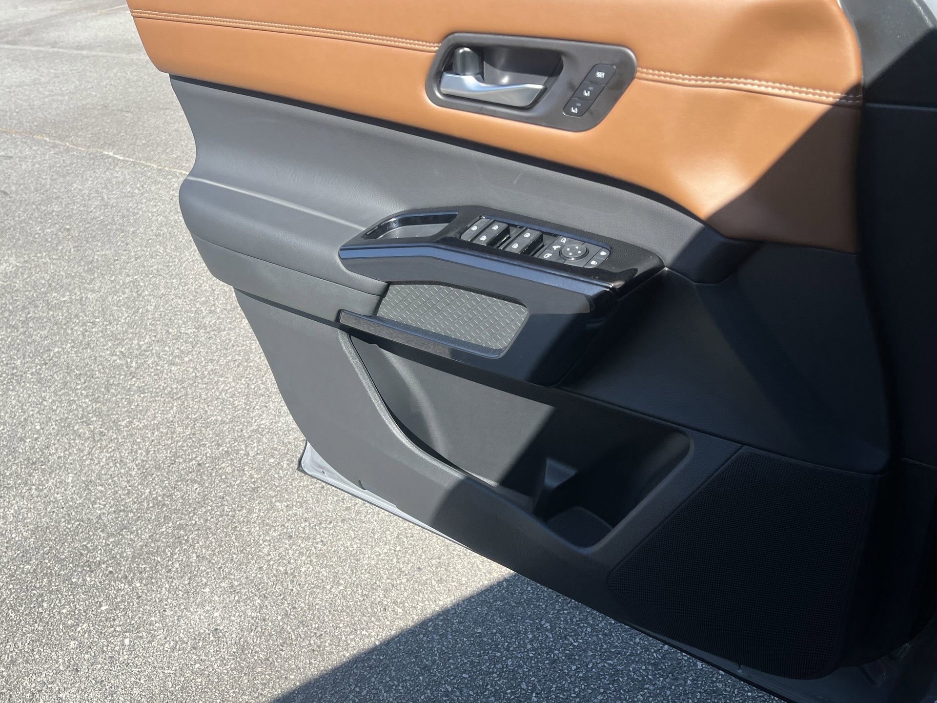 New 2026 Nissan Pathfinder Platinum AWD/4WD image 14