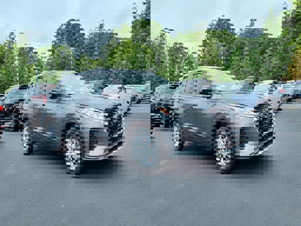 New 2025 Nissan Kicks Play S