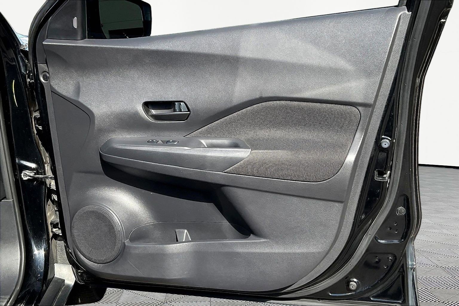 Used 2020 Nissan Kicks S FWD image 26