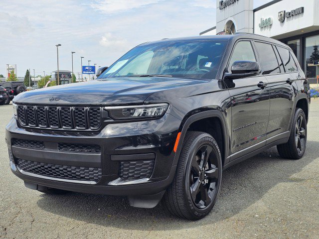 Used 2024 Jeep Grand Cherokee L Altitude AWD/4WD image 3
