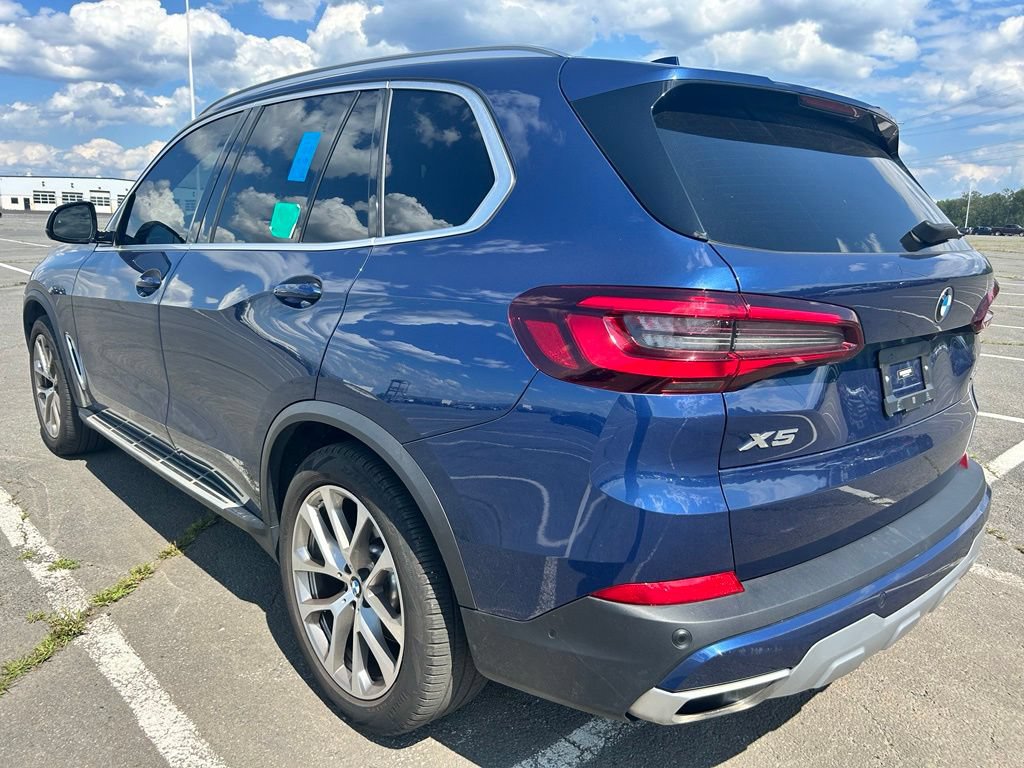 Used 2023 BMW X5 xDrive40i w/ Premium Package AWD/4WD image 3