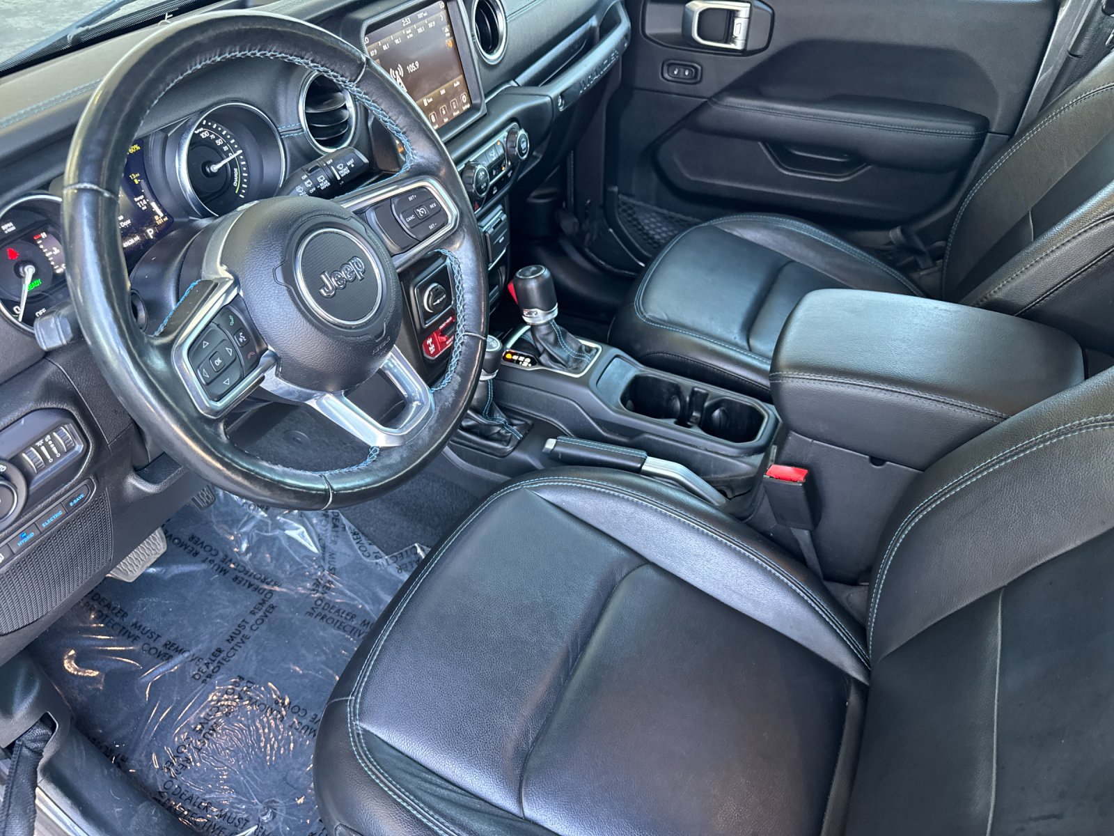 Used 2022 Jeep Wrangler Unlimited Rubicon 4xe w/ Cold Weather Group AWD/4WD image 10