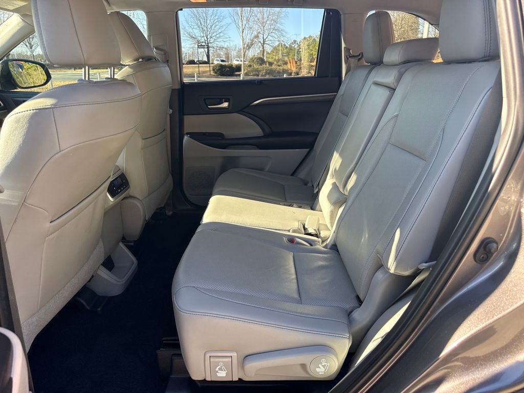 Used 2019 Toyota Highlander Limited image 26