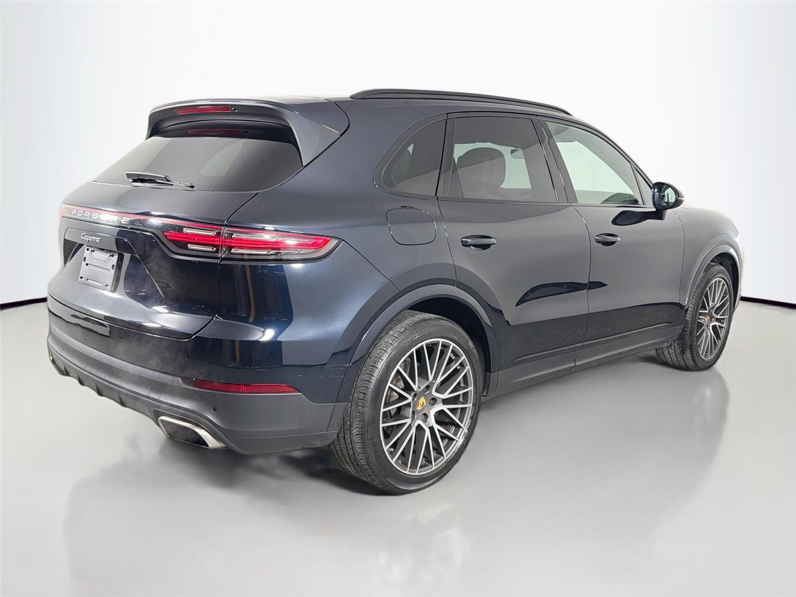 Certified 2022 Porsche Cayenne GTS AWD/4WD image 6