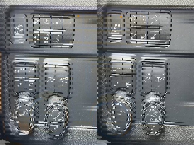 New 2025 Chevrolet Suburban Premier image 35