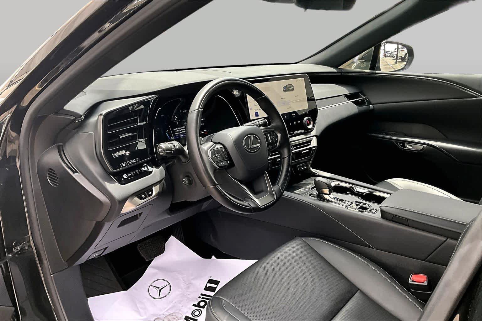 Used 2025 Lexus RX 350 Premium w/ Accessory Package (Z1) FWD image 18