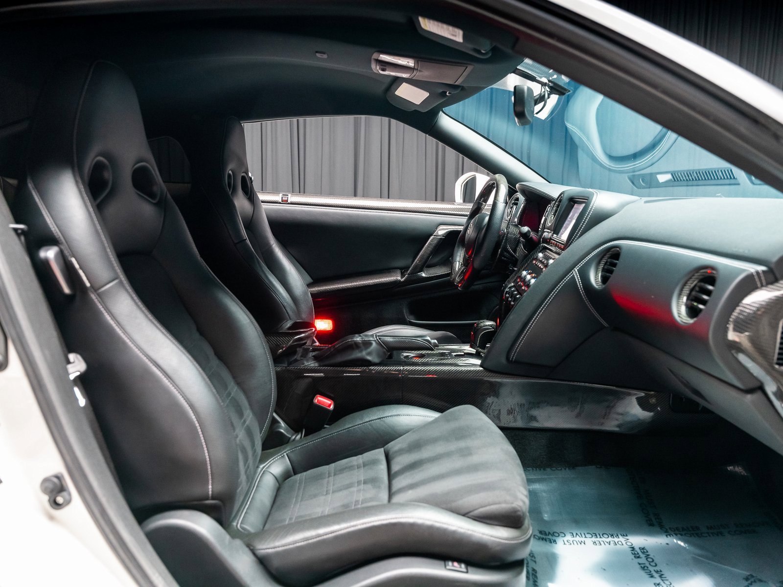 Used 2015 Nissan GT-R Premium image 56