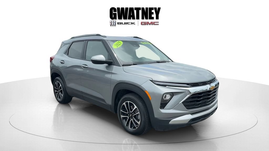 Used 2025 Chevrolet TrailBlazer LT FWD image 3