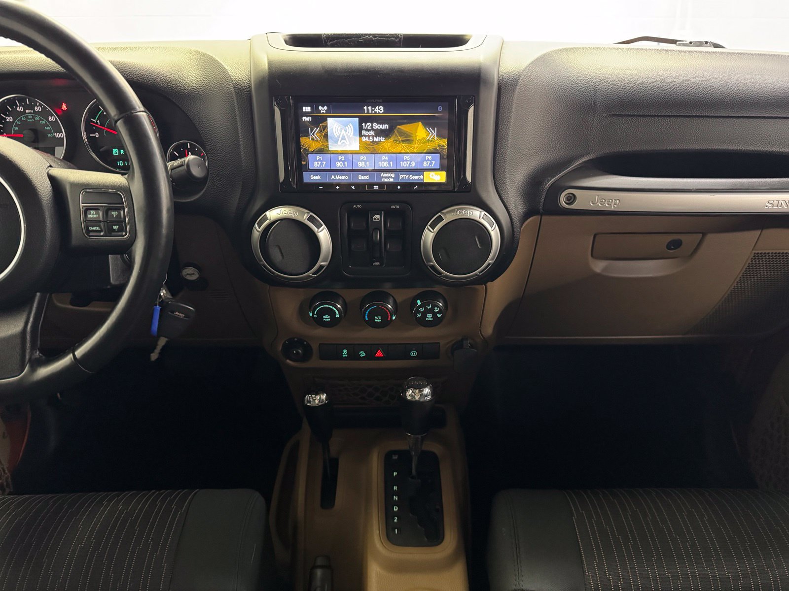 Used 2011 Jeep Wrangler Unlimited Rubicon w/ Trailer Tow Group AWD/4WD image 13