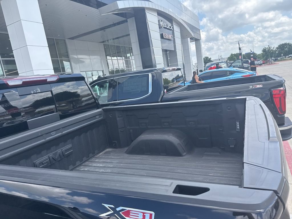 Used 2023 GMC Sierra 1500 SLT AWD/4WD image 7