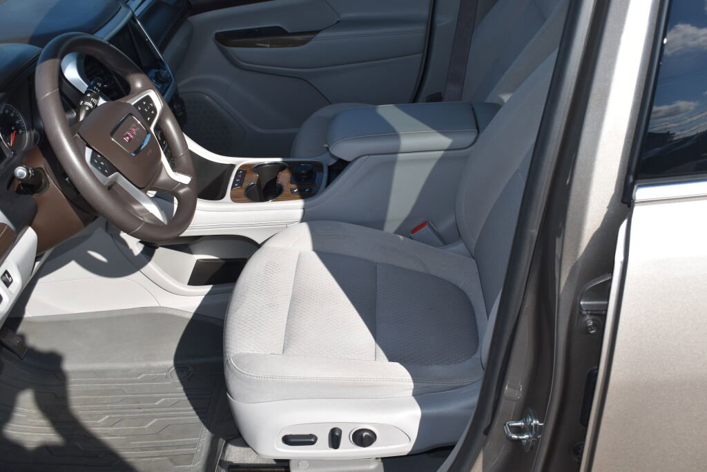 Used 2023 GMC Acadia SLE w/ Driver Convenience Package image 15