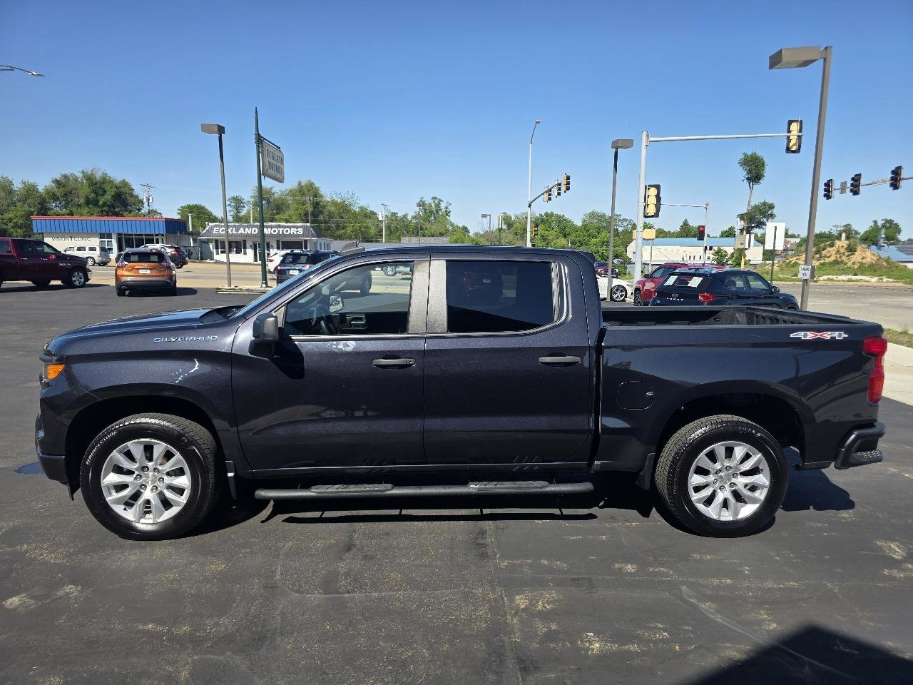 Used 2022 Chevrolet Silverado 1500 Custom AWD/4WD image 5