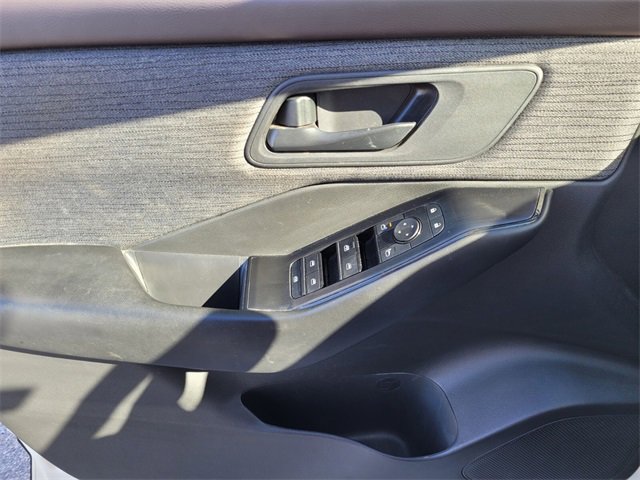 Used 2023 Nissan Rogue S image 22