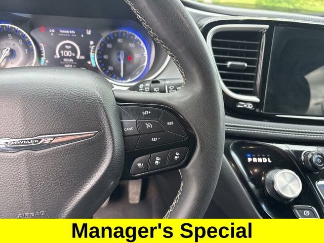 Used 2023 Chrysler Pacifica Touring FWD image 18