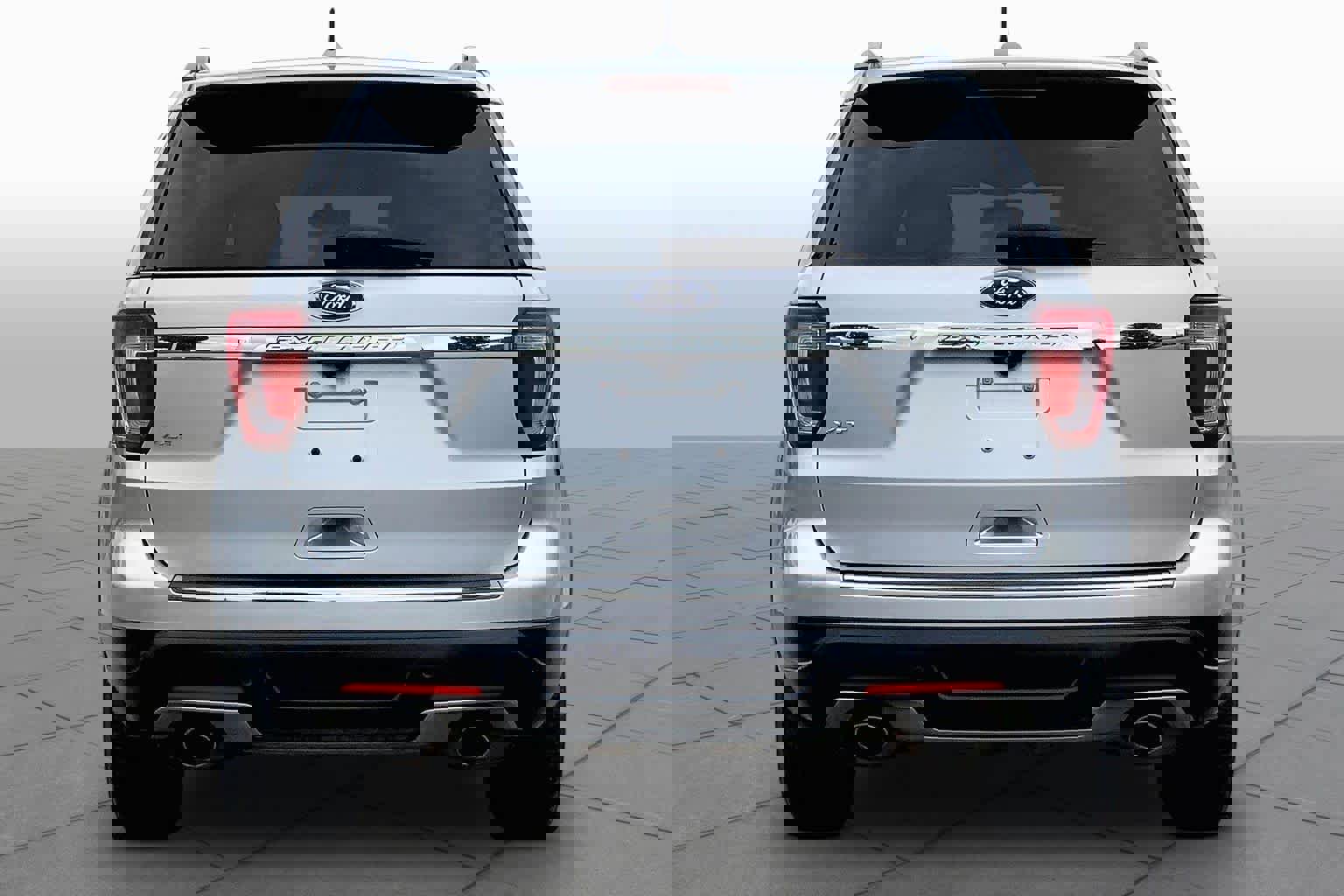 Used 2018 Ford Explorer XLT w/ Equipment Group 202A FWD image 5