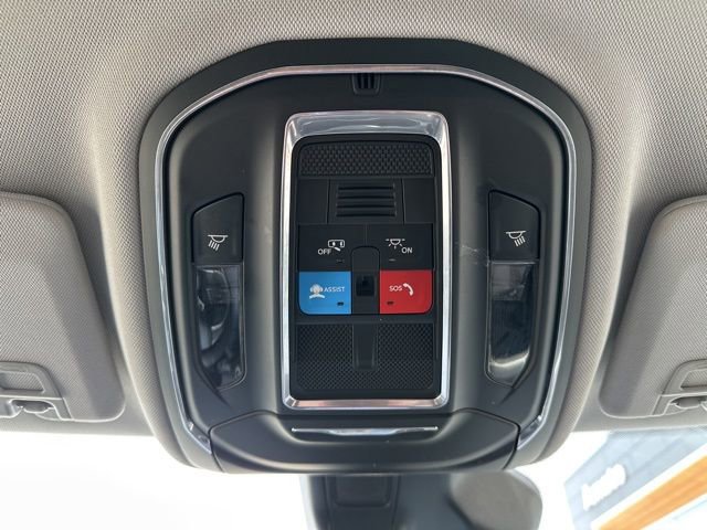 Used 2023 Jeep Grand Cherokee Laredo image 35