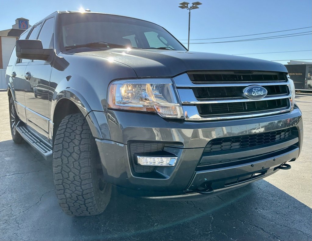 Used 2015 Ford Expedition XLT w/ Equipment Group 202A image 2