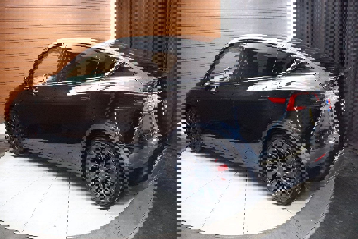 Used 2022 Tesla Model Y Performance image 11