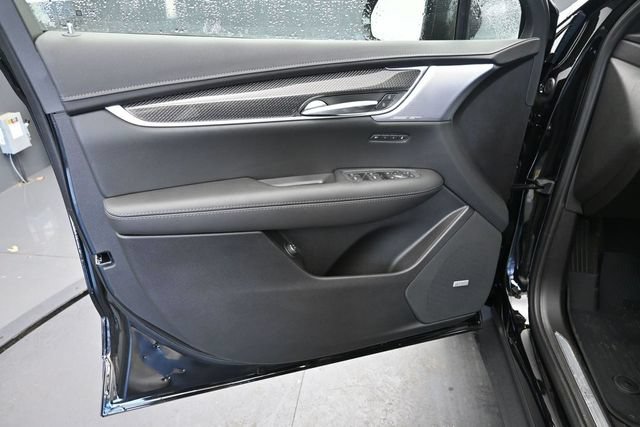 New 2026 Cadillac XT5 Sportv w/ LPO, Floor Liner Package AWD/4WD image 12