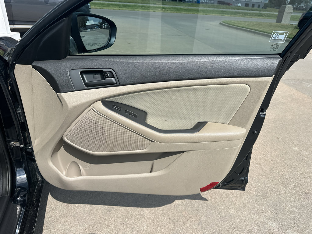 Used 2013 Kia Optima LX FWD image 26