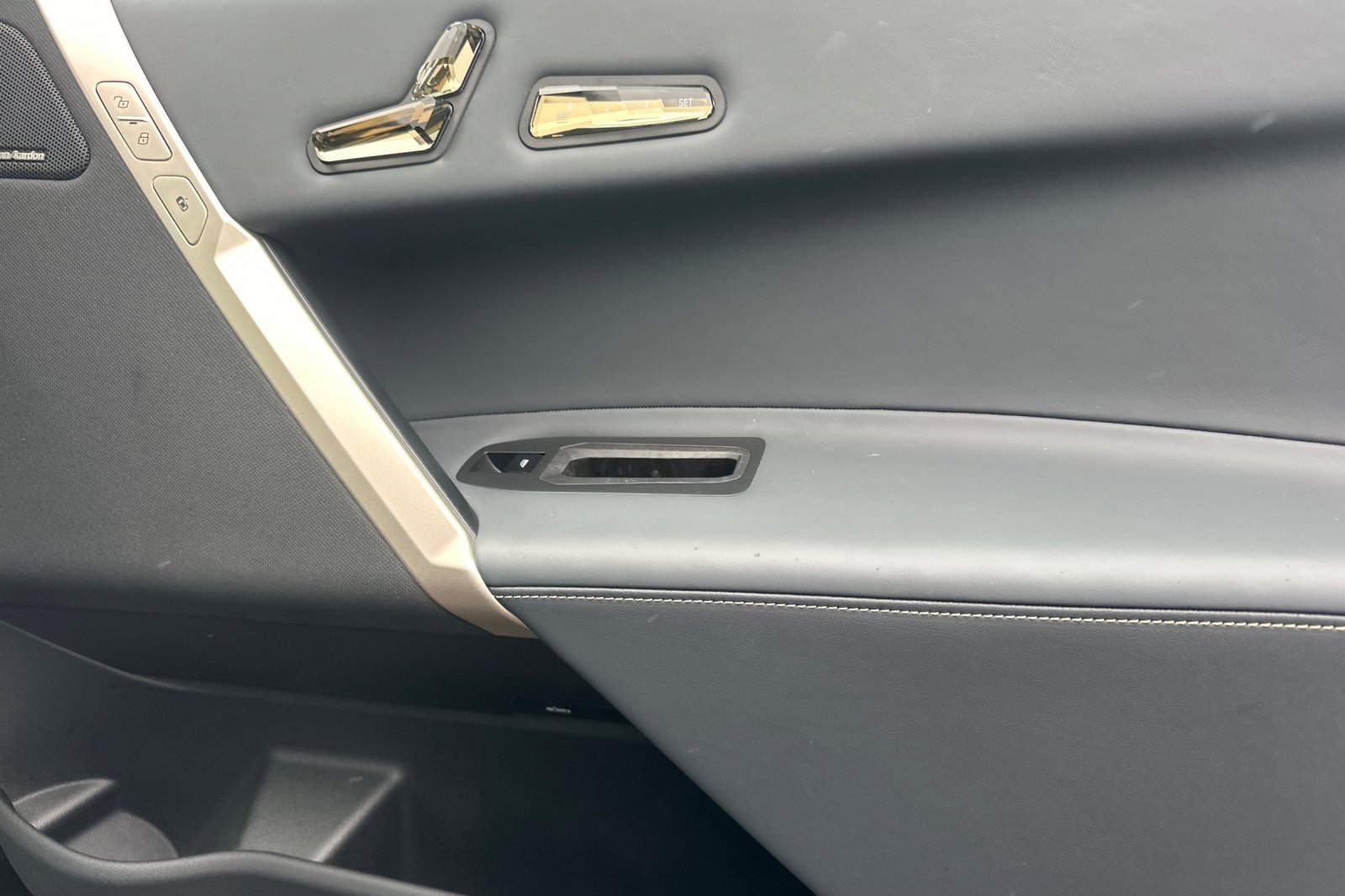 Certified 2024 BMW iX xDrive50 w/ Premium Package image 18