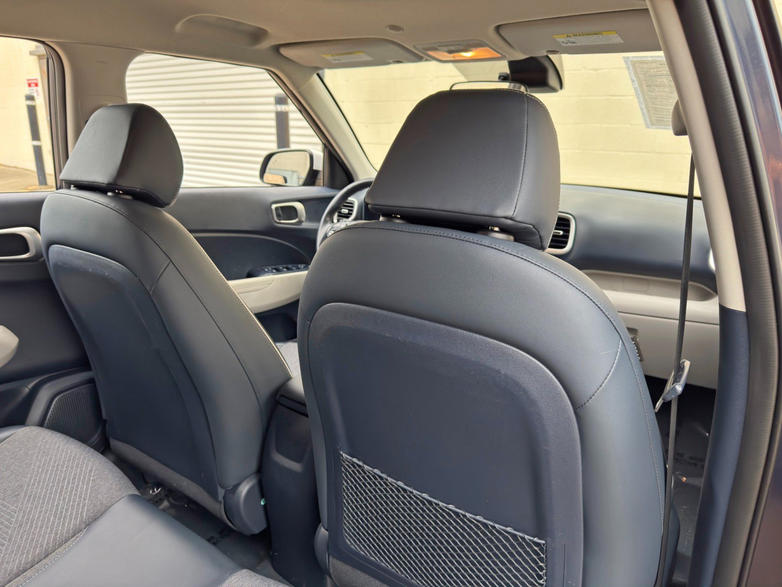 Used 2022 Hyundai Venue Limited FWD image 32